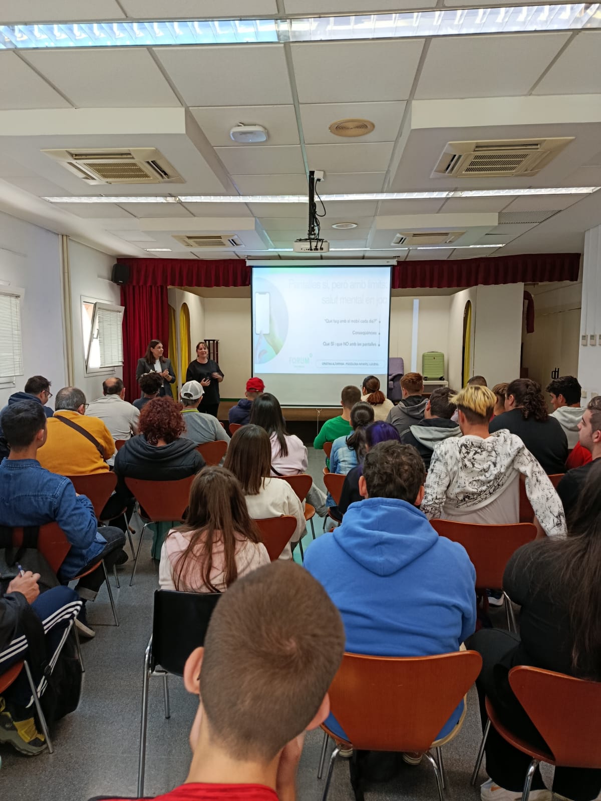 Pantalles sí, però amb límits