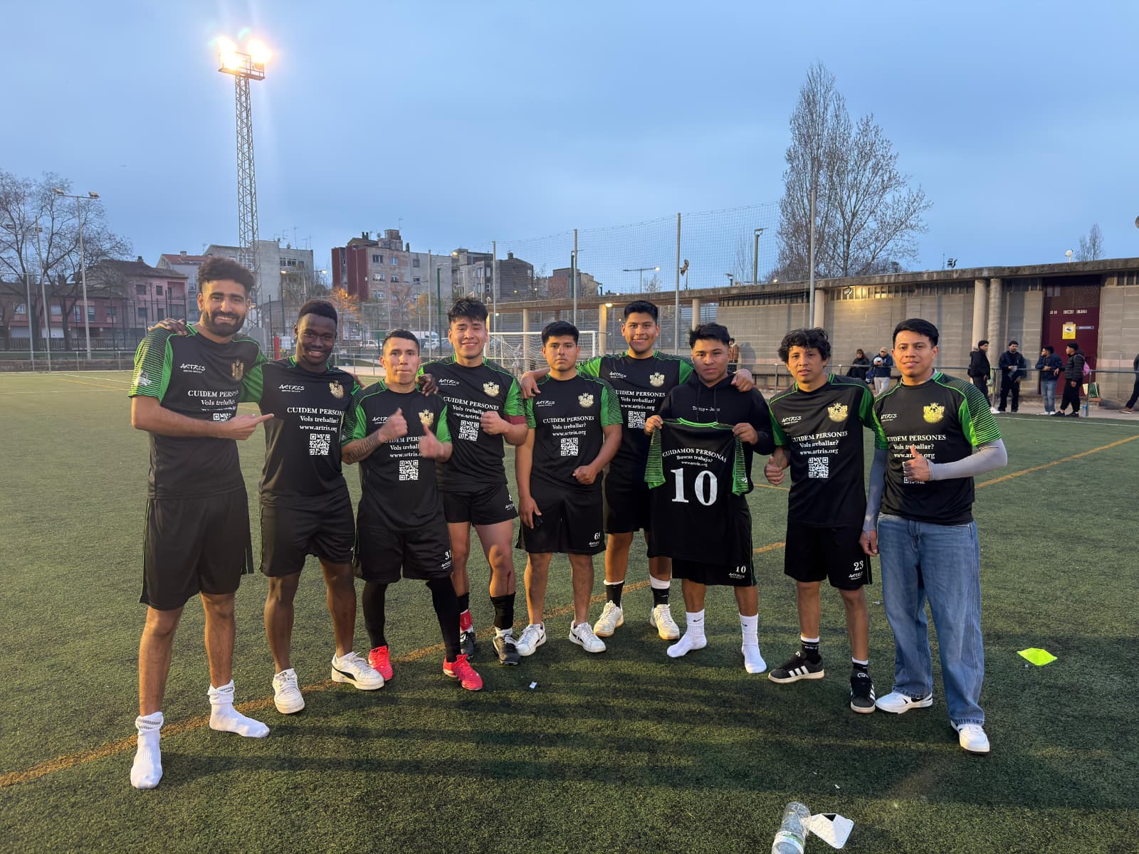 Artris da el salto al fútbol de barrio con el Real Estación Girona